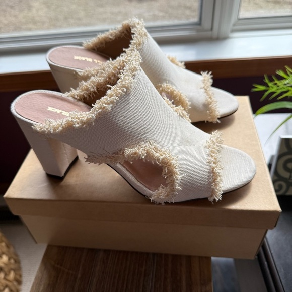 NEW - ALL BLACK Brand - Cute Cream Mules w/ Chunky Heel & Frayed Edges - Size 10 - Picture 10 of 14